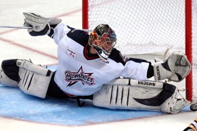 关键比赛前夜球队集体观影放松心情增强队内凝聚力，12支球队观看比赛锦标赛的热度